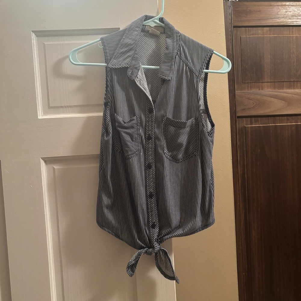 Passport Gray Tie-Front Notched Collar Blouse